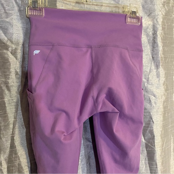 Fabletics SZ XS, 7/8 leggings,Power Hold, high waisted, 3 pockets, GUC, mesh - Picture 15 of 16